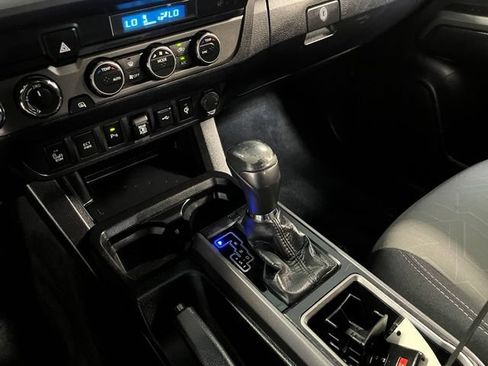 Used 2021 Toyota Tacoma TRD Off-Road w/ Technology Package AWD/4WD image 29