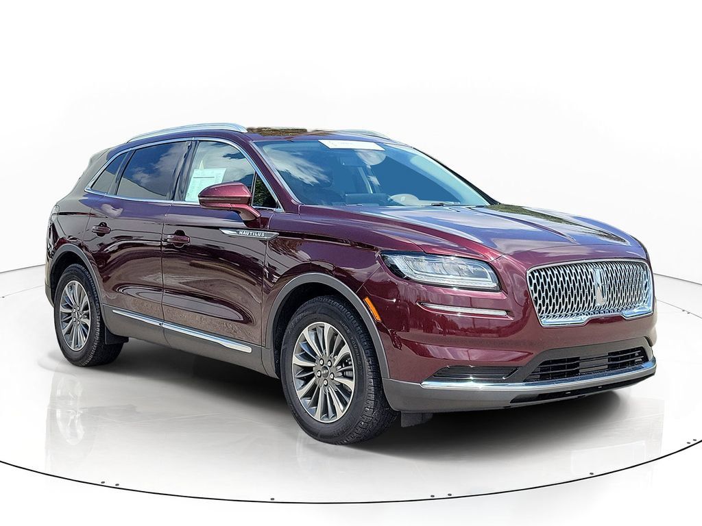 Used 2022 Lincoln Nautilus FWD w/ Premium Package image 2