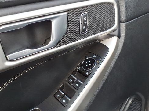 Used 2023 Ford Explorer XLT image 16
