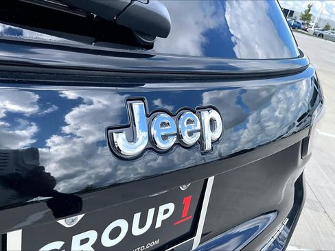 Used 2017 Jeep Compass Sport w/ Tech Group FWD image 29