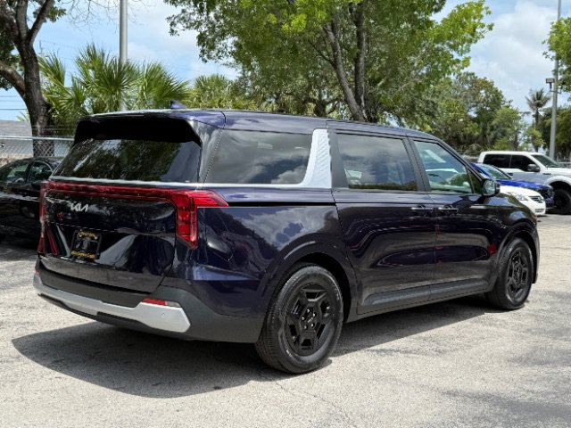 Used 2025 Kia Carnival FWD image 5