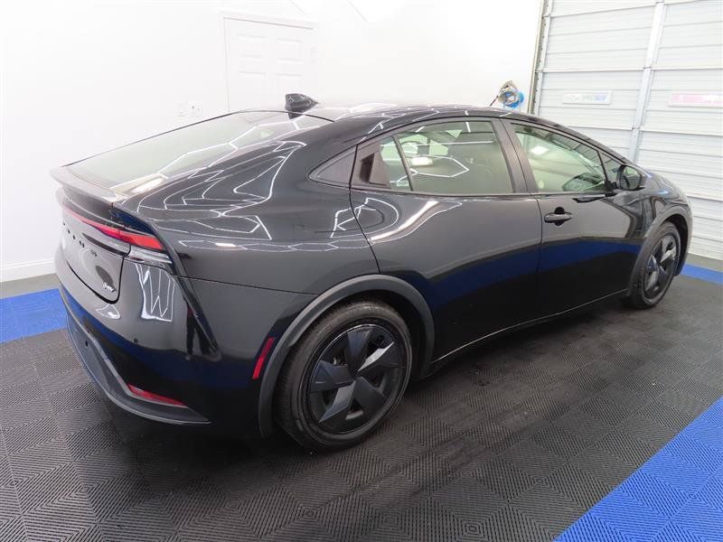 Used 2025 Toyota Prius LE FWD image 10