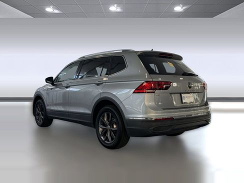 Used 2022 Volkswagen Tiguan SE FWD image 3