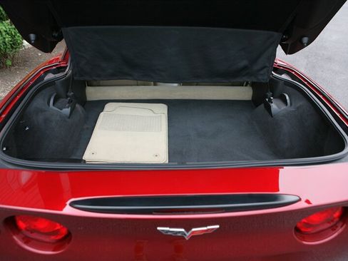 Used 2006 Chevrolet Corvette Coupe w/ Preferred Equipment Group RWD image 8