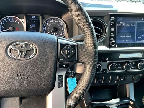 Used 2021 Toyota Tacoma SR5 AWD/4WD image 25