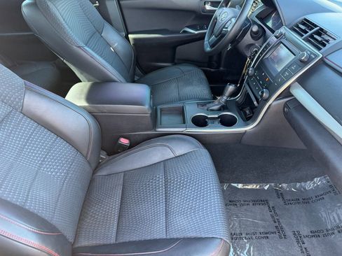 Used 2015 Toyota Camry SE image 11