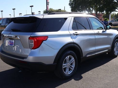 Certified 2024 Ford Explorer XLT RWD image 12