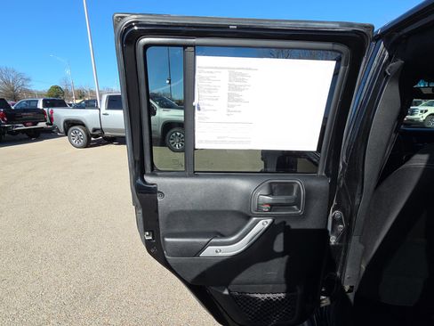 Used 2017 Jeep Wrangler Unlimited Rubicon w/ Max Tow Package image 25