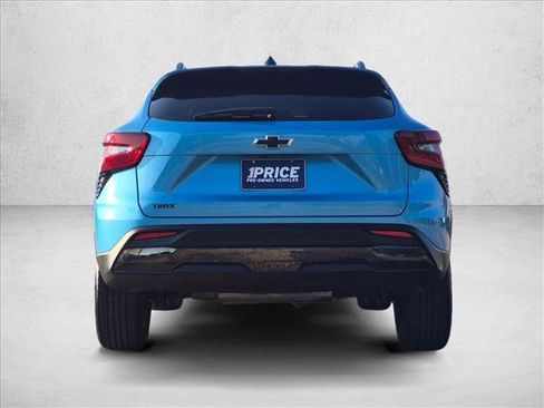 Used 2025 Chevrolet Trax ACTIV w/ Sunroof Package FWD image 5