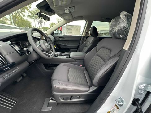 New 2025 Nissan Pathfinder SV image 24