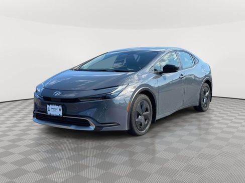 Used 2026 Toyota Prius Plug-In Hybrid FWD image 3