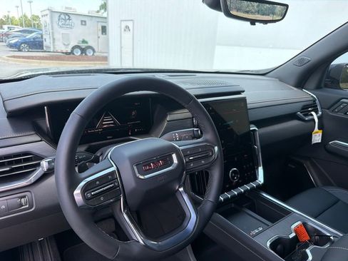 Used 2026 GMC Acadia Elevation w/ Elevation Premium Package FWD image 8