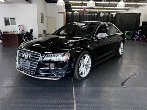 Used 2014 Audi S8 image 4