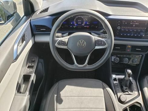 Used 2023 Volkswagen Taos SE w/ Panoramic Sunroof Package AWD/4WD image 18