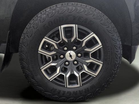 Used 2024 Chevrolet Colorado Z71 w/ Z71 Convenience Package 2 AWD/4WD image 30