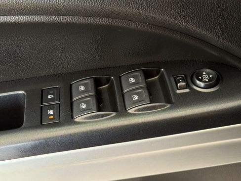 Used 2021 Chevrolet Colorado LT w/ LT Convenience Package RWD image 13