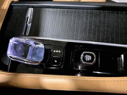 Certified 2024 Volvo XC90 B6 Ultimate image 33