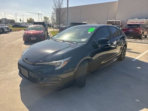 Used 2023 Toyota Corolla SE w/ SE Premium Package image 6