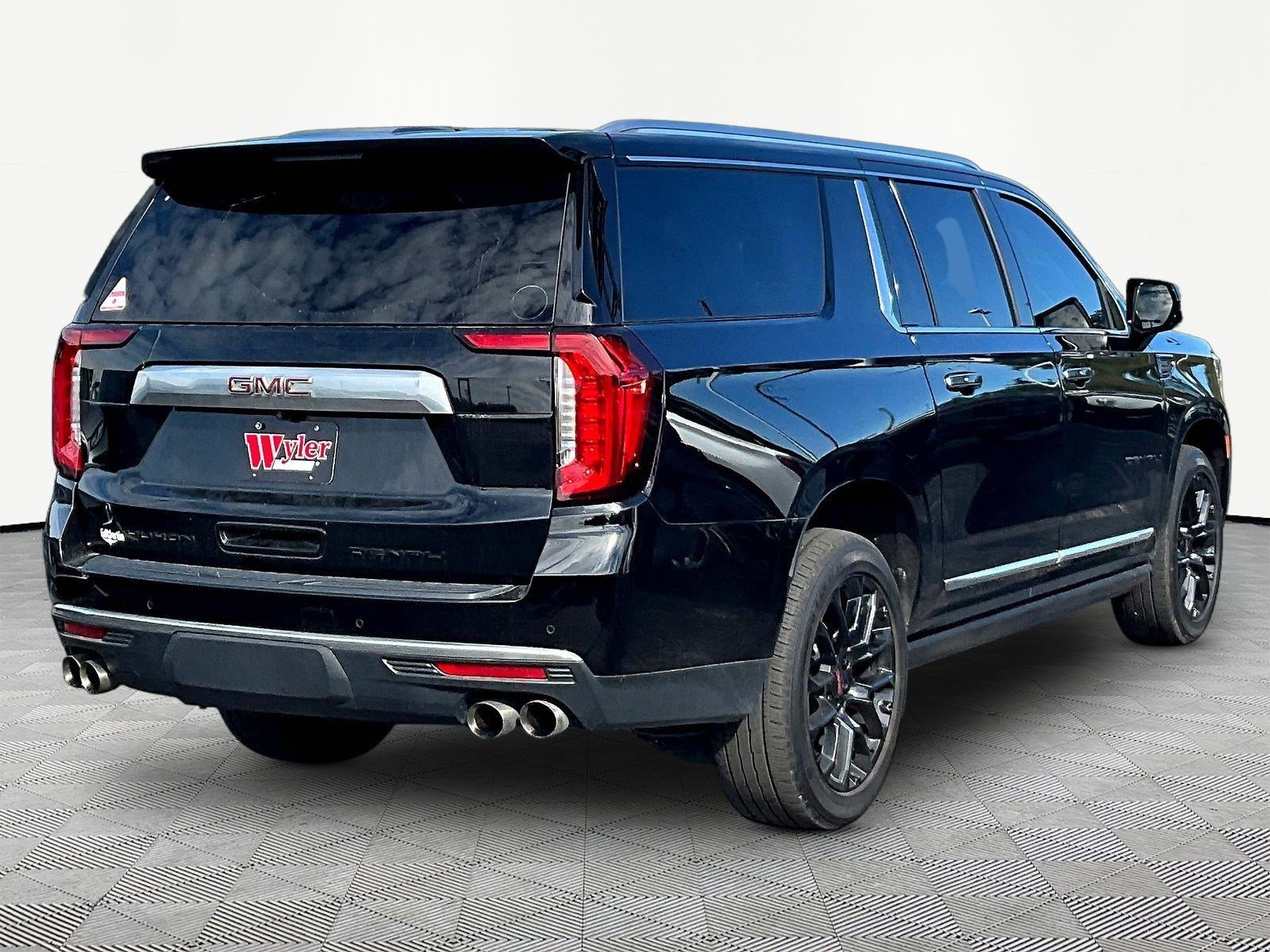 Used 2022 GMC Yukon XL Denali AWD/4WD image 6