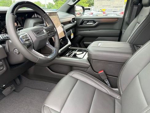 New 2026 GMC Yukon Denali w/ Denali Reserve Package AWD/4WD image 16