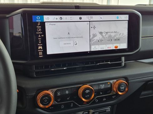 Used 2024 Jeep Wrangler Unlimited Sahara w/ Technology Group AWD/4WD image 12