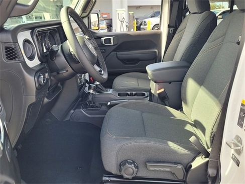 Used 2026 Jeep Gladiator Sport image 14