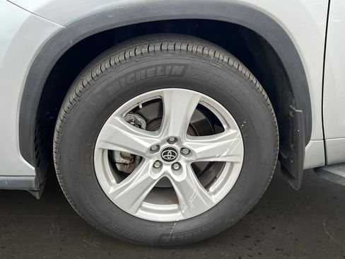 Used 2023 Toyota Highlander L image 26