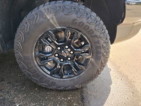 Used 2024 Chevrolet Silverado 1500 ZR2 w/ Technology Package image 10