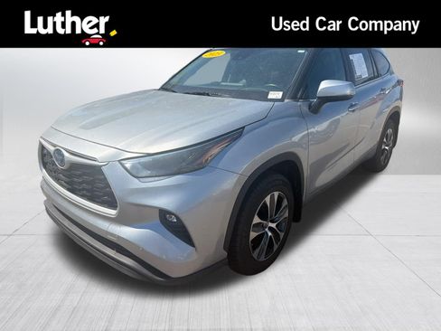 Used 2023 Toyota Highlander XLE AWD/4WD image 1