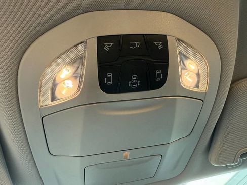 Used 2023 Chrysler Pacifica Touring-L image 26