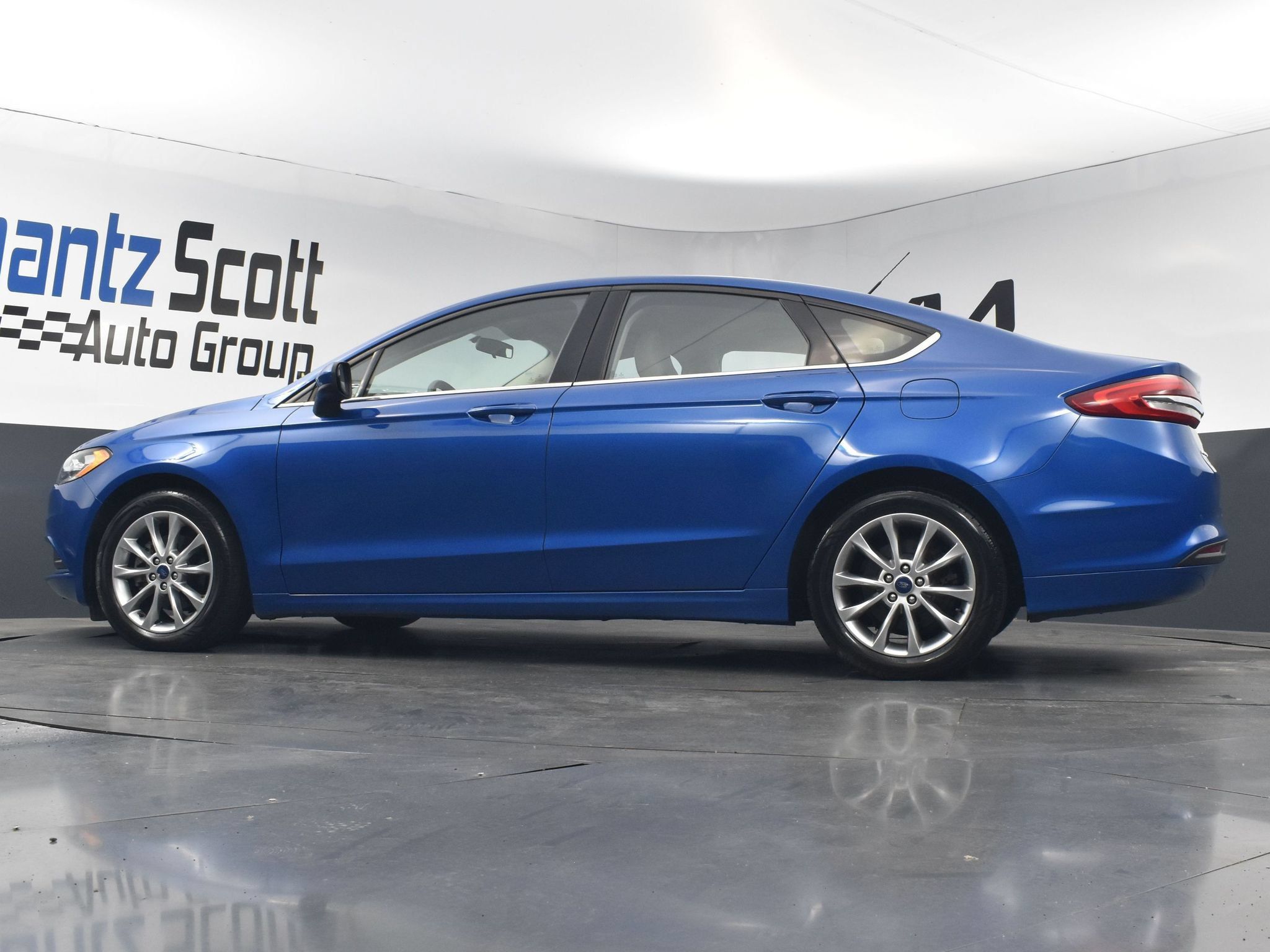 Used 2017 Ford Fusion SE w/ Fusion SE Technology Package FWD image 19