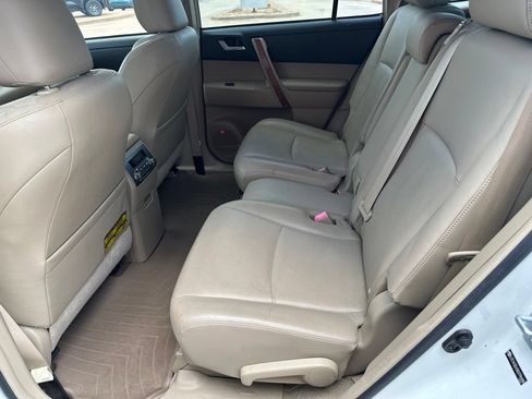 Used 2010 Toyota Highlander Limited w/ Extra Value Pkg 7 FWD image 16