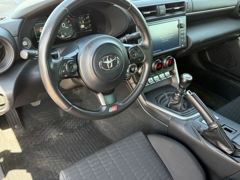 Used 2023 Toyota GR86 w/ ALL Weather Mat Package (TMS) RWD image 10