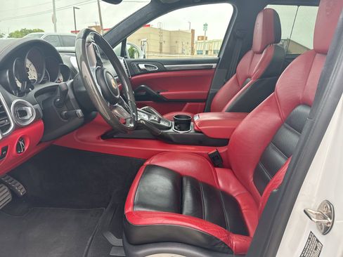 Used 2016 Porsche Cayenne Turbo AWD/4WD image 10