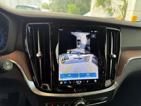 Used 2025 Volvo V60 B5 Cross Country Plus image 17