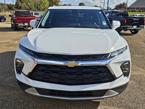 Used 2024 Chevrolet Blazer LT image 2