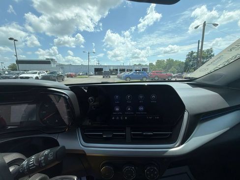 Used 2026 Chevrolet Trax LS FWD image 12