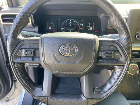 Used 2025 Toyota Tacoma SR5 AWD/4WD image 34