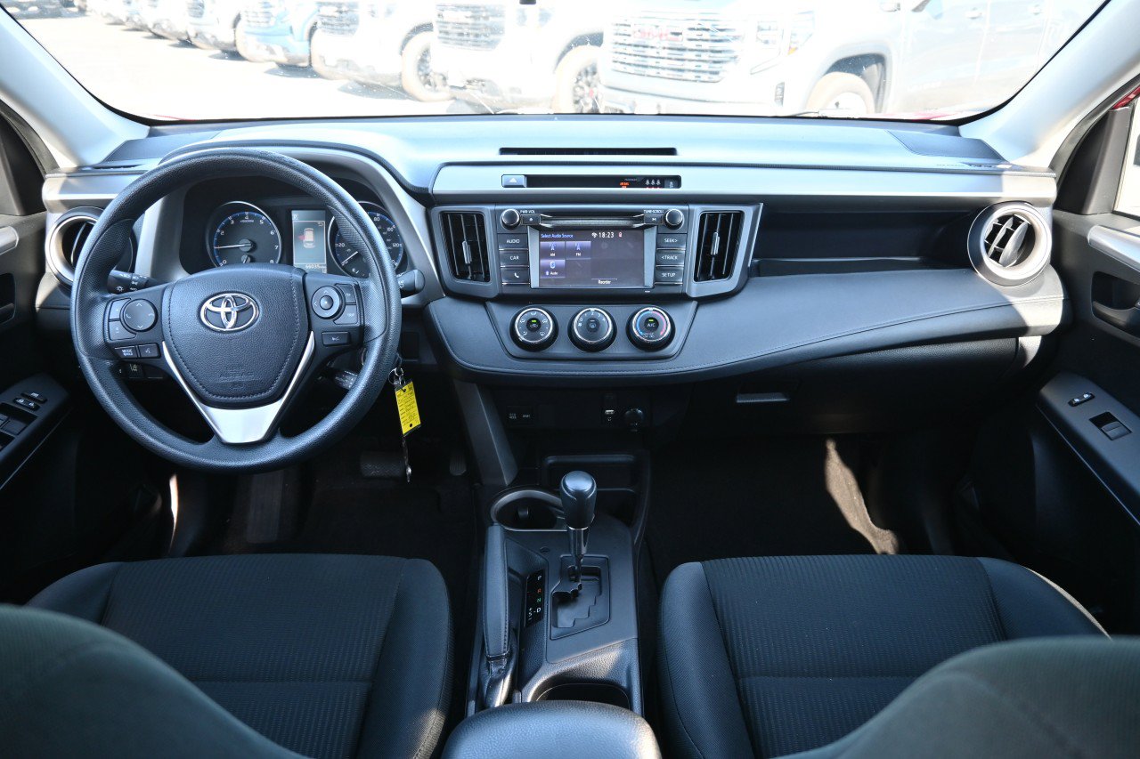 Used 2017 Toyota RAV4 LE FWD image 7
