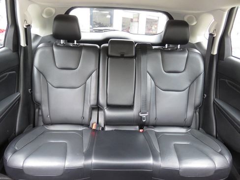 Used 2017 Ford Edge Titanium image 23