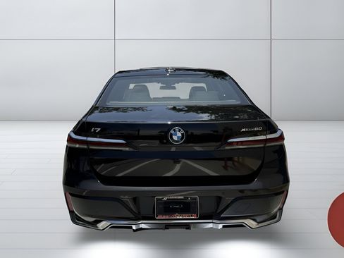 Used 2025 BMW i7 xDrive60 AWD/4WD image 7