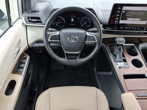 Certified 2022 Toyota Sienna XLE AWD/4WD image 15