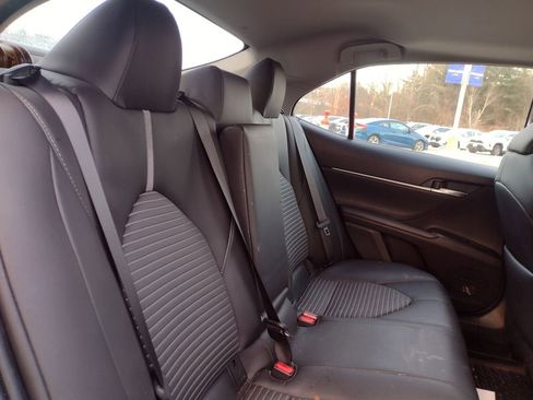 Used 2019 Toyota Camry SE image 14