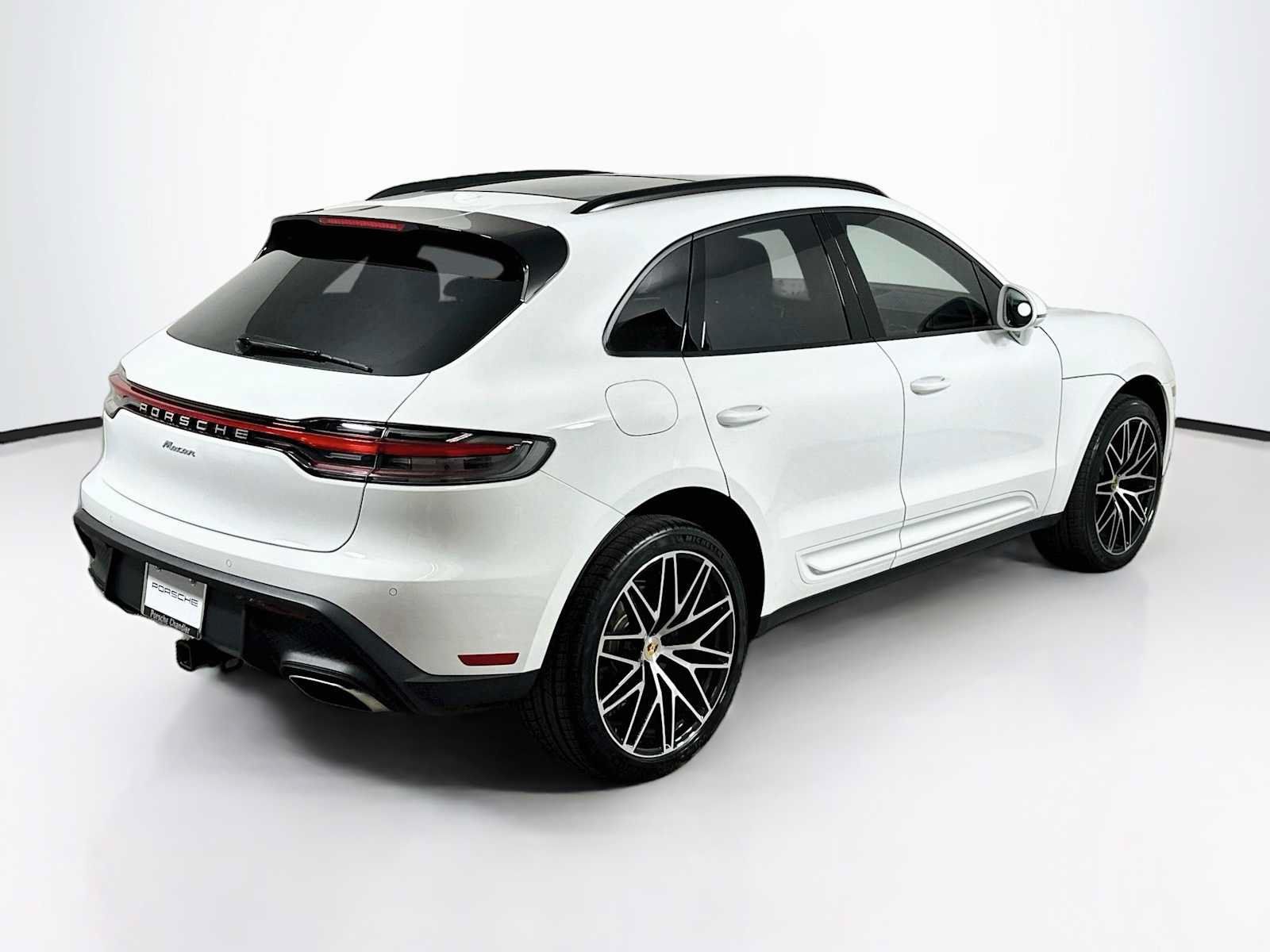 Certified 2026 Porsche Macan AWD/4WD image 9