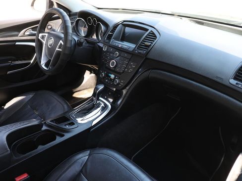 Used 2013 Buick Regal Premium image 16