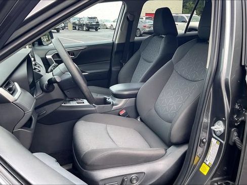 Used 2024 Toyota RAV4 XLE AWD/4WD image 25