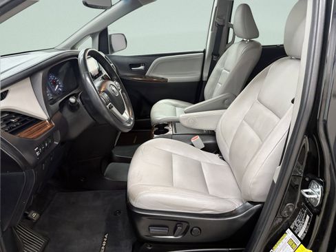 Used 2015 Toyota Sienna Limited image 12