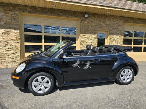Used 2007 Volkswagen Beetle Convertible w/ Package 1 FWD image 1