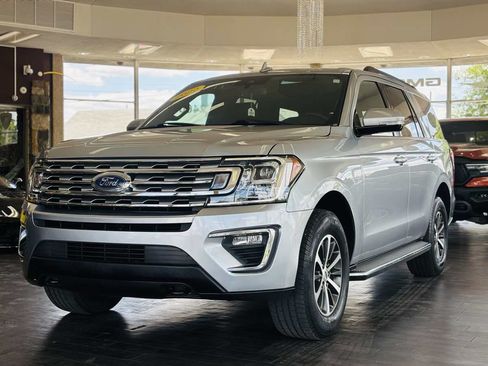 Used 2020 Ford Expedition XLT w/ Equipment Group 202A AWD/4WD image 16