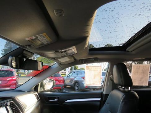 Used 2019 Toyota Highlander XLE image 35